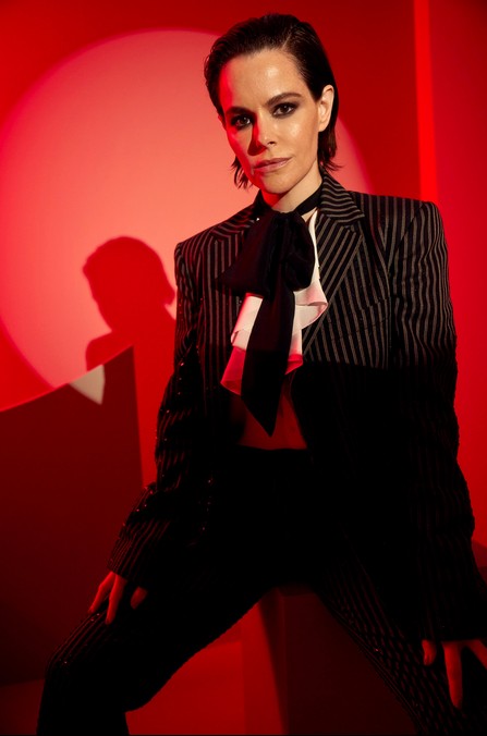 Emily Hampshire Fotoğrafı