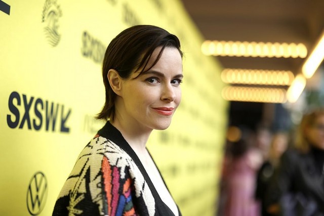 Emily Hampshire Fotoğrafı