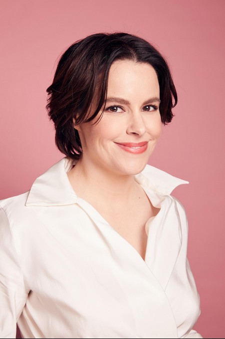 Emily Hampshire Fotoğrafı