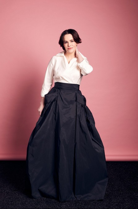 Emily Hampshire Fotoğrafı