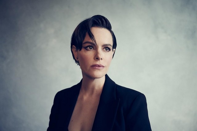 Emily Hampshire Fotoğrafı
