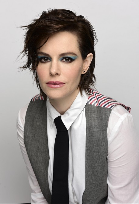 Emily Hampshire Fotoğrafı