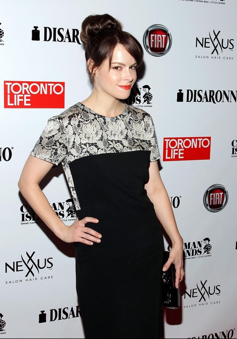 Emily Hampshire Fotoğrafı