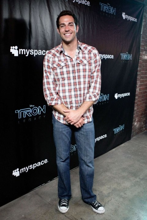 Zachary Levi Fotoğrafı