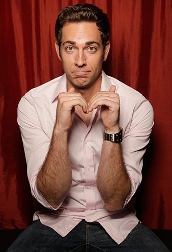 Zachary Levi Fotoğrafı