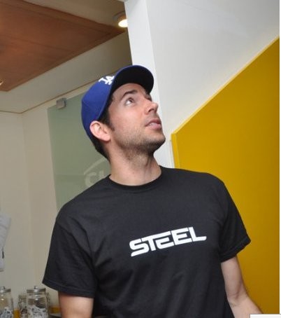 Zachary Levi Fotoğrafı