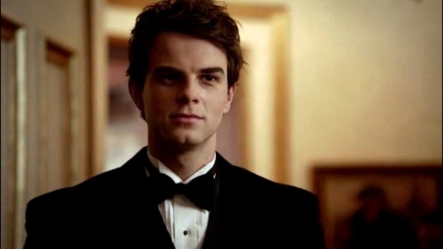 Nathaniel Buzolic Fotoğrafı
