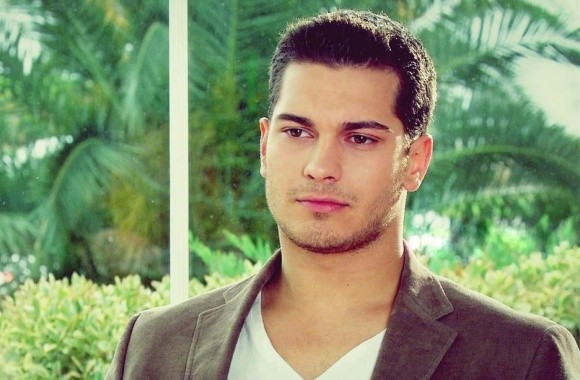 Çağatay Ulusoy fotoğrafı