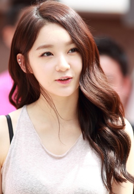 Kang Min-kyeong Fotoğrafı