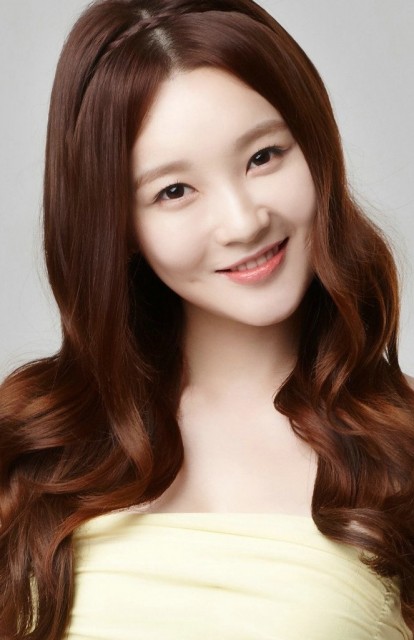 Kang Min-kyeong fotoğrafı