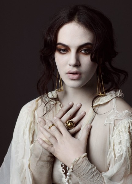 Jessica Brown-Findlay Fotoğrafı