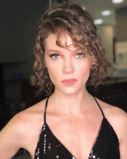 Ece Çeşmioğlu fotoğrafı