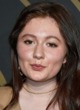 Emma Kenney fotoğrafı