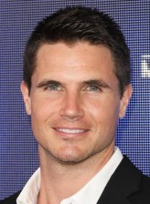 Robbie Amell fotoğrafı