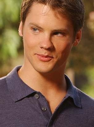 Teddy Dunn fotoğrafı