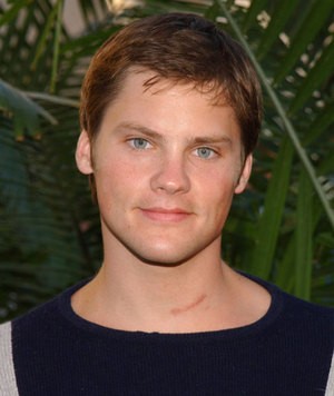 Teddy Dunn fotoğrafı