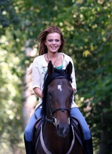 Naz Elmas Fotoğrafı