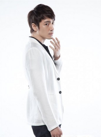 Lee Joon Hyuk Fotoğrafı