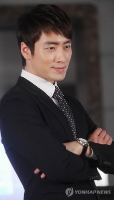 Lee Joon Hyuk Fotoğrafı