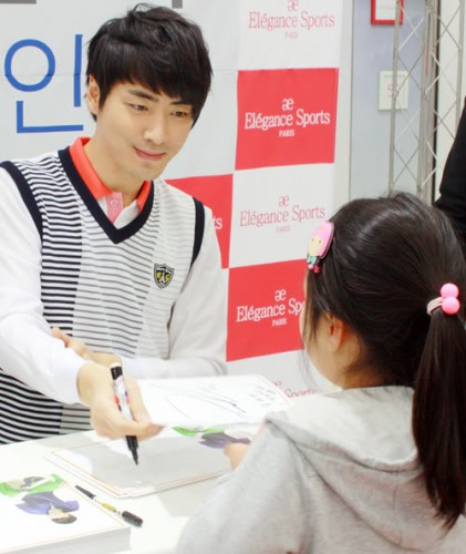 Lee Joon Hyuk Fotoğrafı