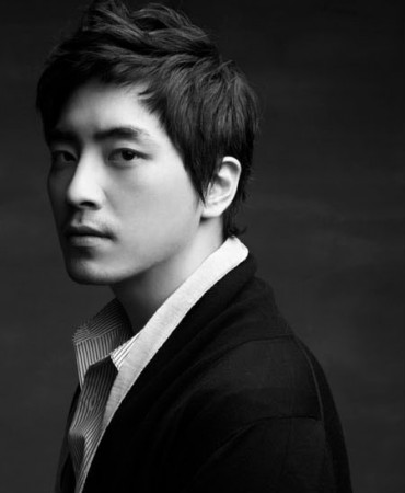Lee Joon Hyuk Fotoğrafı