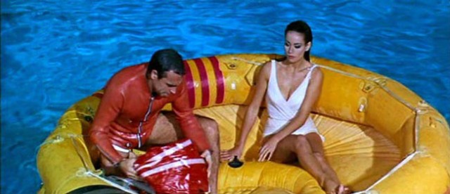 Claudine Auger fotoğrafı