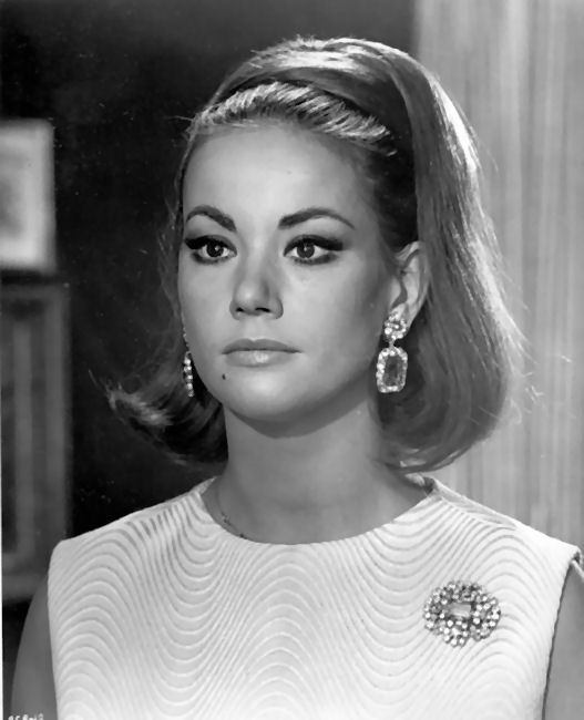 Claudine Auger Fotoğrafı
