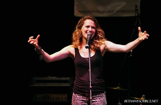 Bethany Joy Lenz fotoğrafı