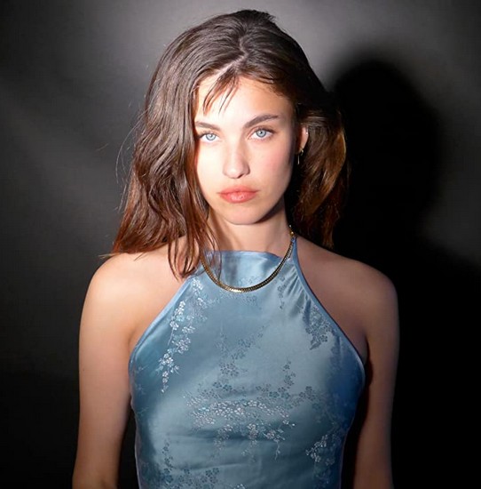 Rainey Qualley Fotoğrafı