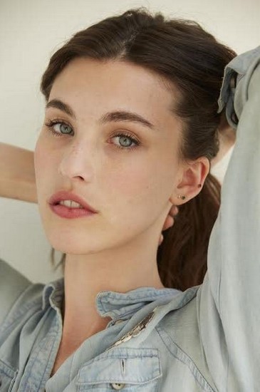 Rainey Qualley Fotoğrafı
