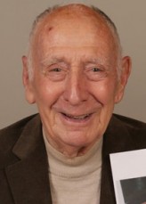 Trevor Baxter fotoğrafı