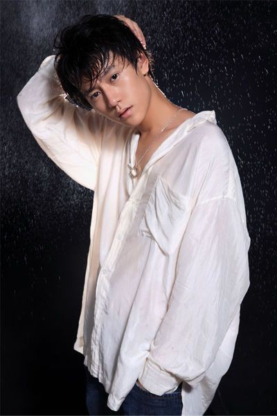 Qin Jun Jie fotoğrafı