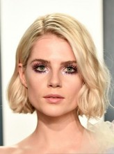 Lucy Boynton fotoğrafı