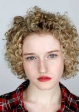 Julia Garner fotoğrafı