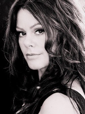 Melanie Lewis fotoğrafı