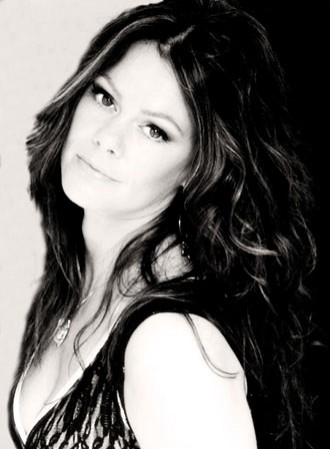 Melanie Lewis fotoğrafı