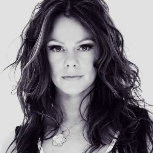 Melanie Lewis fotoğrafı