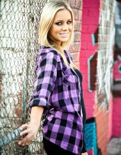 Tara Holt fotoğrafı