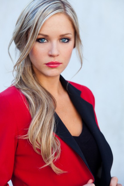 Tara Holt Fotoğrafı