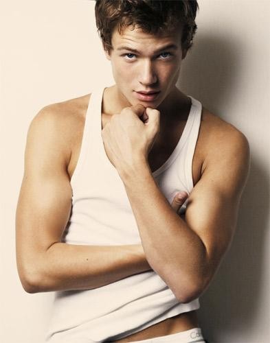 Ed Speleers fotoğrafı