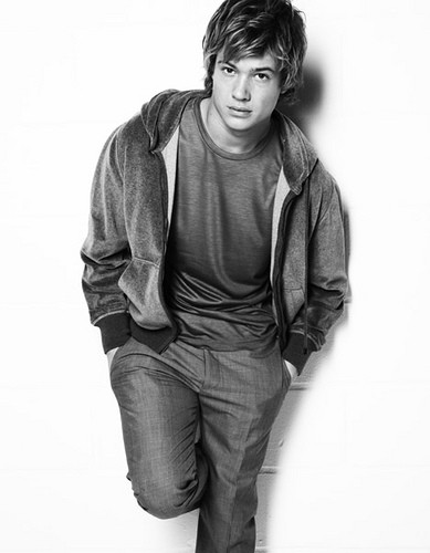 Ed Speleers Fotoğrafı