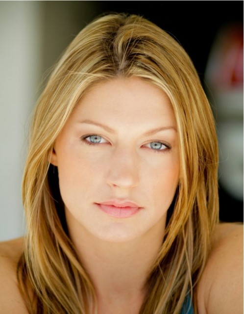 Jes Macallan Fotoğrafı