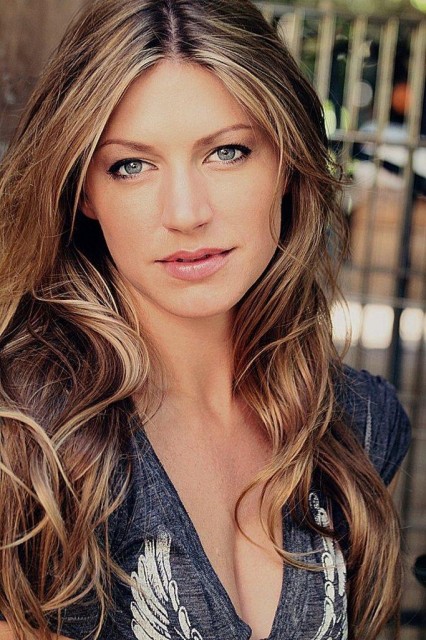Jes Macallan fotoğrafı