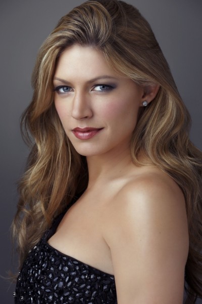Jes Macallan fotoğrafı