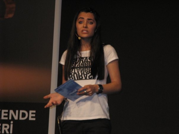 Özge Elif Yeşilyurt Fotoğrafı