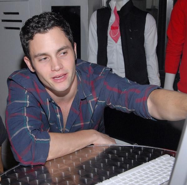 Penn Badgley Fotoğrafı