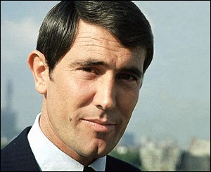 George Lazenby fotoğrafı