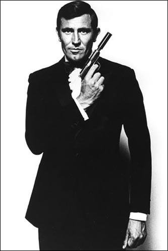 George Lazenby fotoğrafı