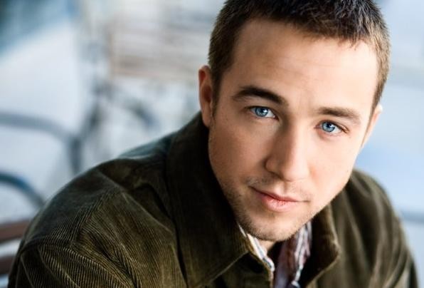 Brendon Zub fotoğrafı