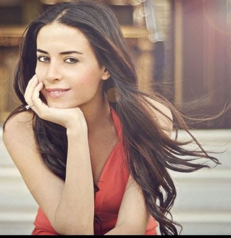 Deniz Sarıbaş Fotoğrafı